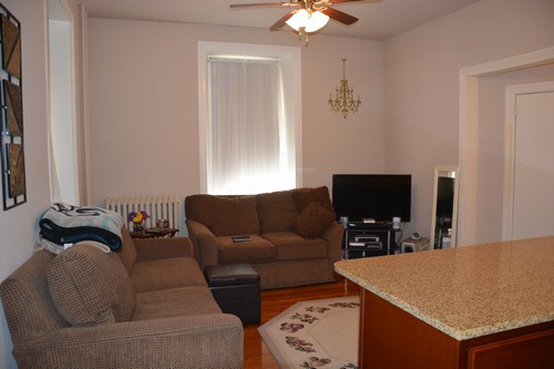 1325A living room